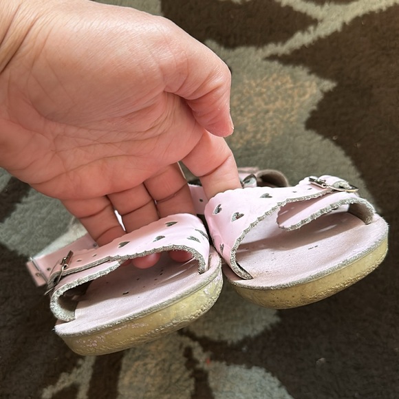 Light pink with heart salt water sandals size 10 - Picture 2 of 5